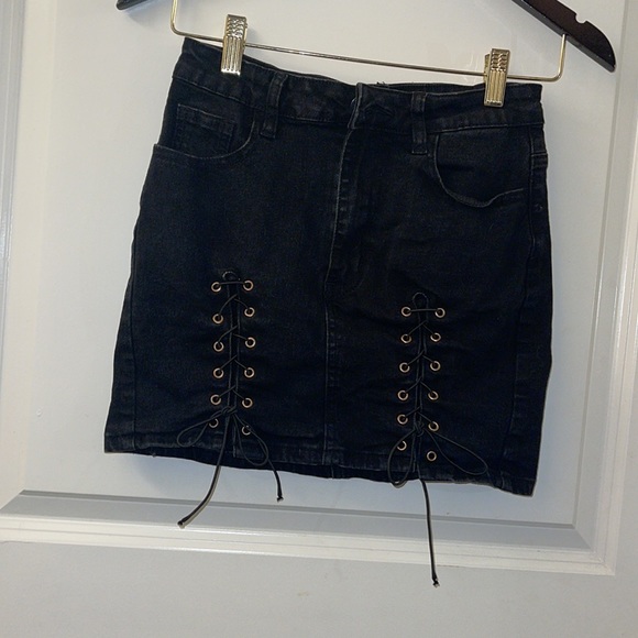 Front lace skirt - Picture 6 of 6